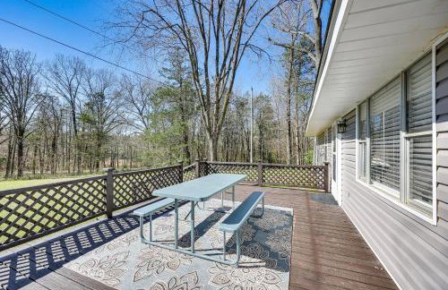 New Blaine Getaway - Walk to Lake Dardanelle! - Foto 19