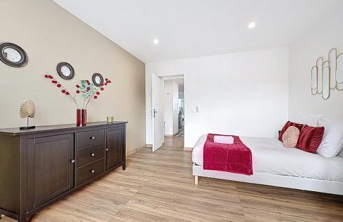 Le Baron Rouge - T4 Élégant & Spacieux - Parking Privé - 6 personnes - Climatisation - Centre ville de Saint-Etienne - Foto 15