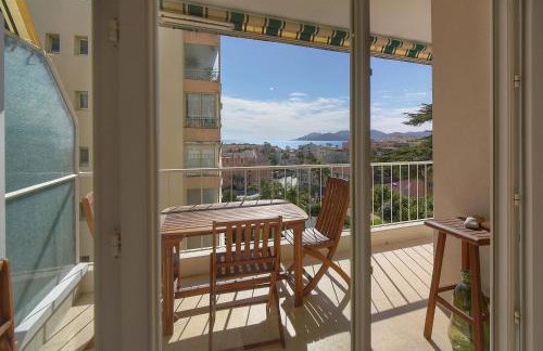 FRGK Fauvettes 1BDR Terrace, Parking, AC & Ultra-Fast Wi-Fi - Photo 3