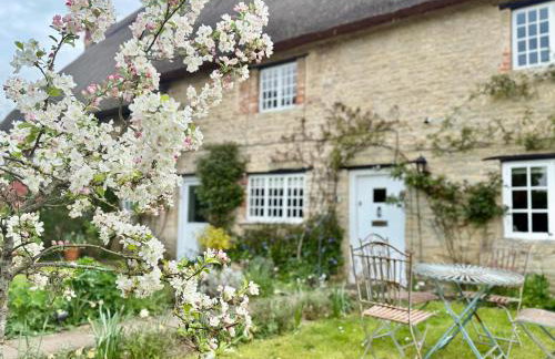 Swan Cottage, 5-Bedroom, Canal View, River, Private gardens, Free Parking's, WiFi, Oxford - Photo 80