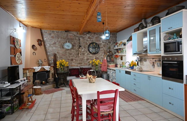 Kalavrita Winter Retreat - Homely Spacious Chalet - Foto 6