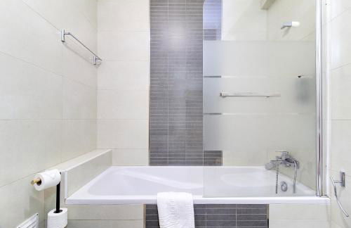 Amazing Home with Balcony & Barbecue - Foto 25