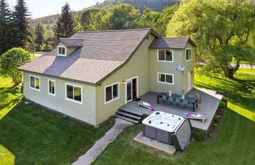 Lux Fly-Fishing Haven near Glacier Park - Hot Tub - Foto 5