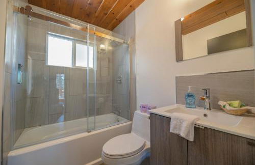 Forest Escape - Situated on the quiet side of the lake, nicely decorated contemporary cabin! - Foto 22