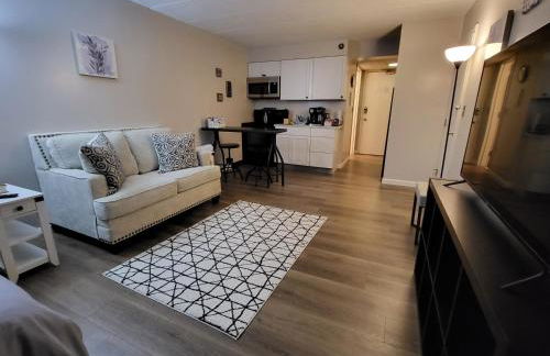 Cedar Lodge Condo with Lake Winnipesaukee Views; close to Weirs Beach!! - Foto 4