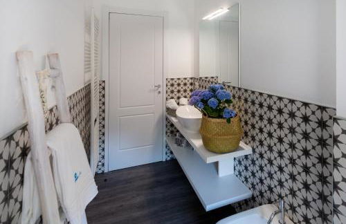 Maji Como Lake - Lake Como Historic Villa Apartments with Pool & Parking, 100m from Ferry & train - Foto 16