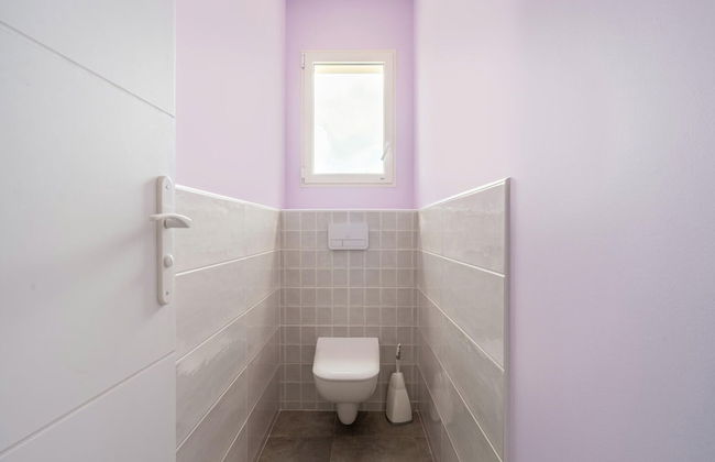 Cosy Holiday Home With Pool - Photo 17