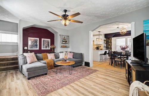 Newly Renovated and Designed Near Downtown - Foto 8