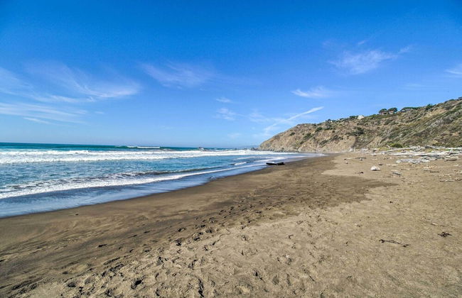 Spectacular Ocean View Retreat w/ Private Beach - Foto 26