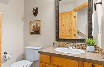 Grandmas Hideaway - walk to downtown, private hot tub, pet friendly with patio - Foto 11