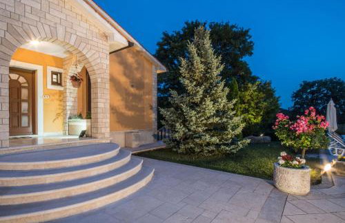 Villa Ritoša, a beautiful pool villa surrounded by greenery - Photo 22