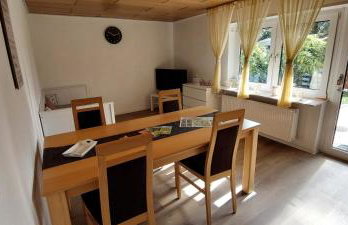 Tolle Untergeschoss-Wohnung für bis zu 5 Personen mit großem Garten und Terrasse - Photo 14