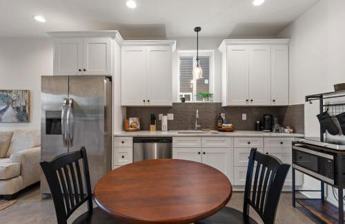 Bourbon House King Bed Luxury Amenities Fast WiFi - Foto 16