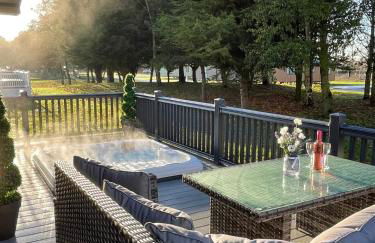 Ailsa Lodge with Hot Tub - Foto 1