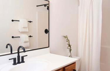 Private Chalet with Fire Pit Deck and Large Yard - Foto 14