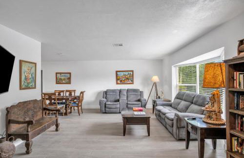 4 bd Near beach spacious solar heated pool waterfront home - Photo 7