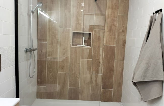 Amazing Green Tower 3 Castle Flat With Balcony - Photo 24