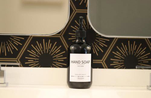 Nashville Oasis at The Muse Modern 2BR with Balcony Rooftop Views - Foto 25