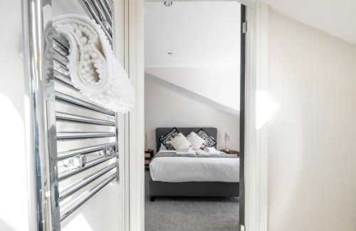 Luxury 4BDR House By Torr Property Group Short Lets & Serviced Accommodation With Free Gated Secure Parking & Private Patio Garden Liverpool - Foto 36