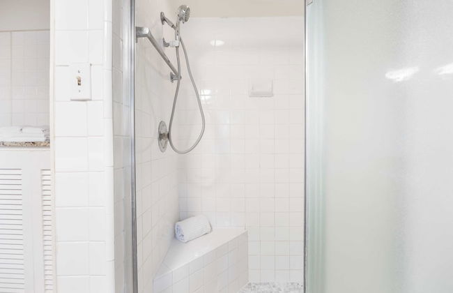 La Jolla Mid-century by Avantstay Private Pool, Outdoor Living + Ocean Views - Photo 29