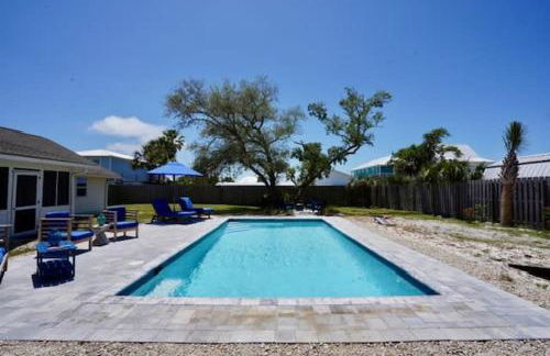 Southern Mermaid Cottage- Pet Friendly Fenced - Photo 40