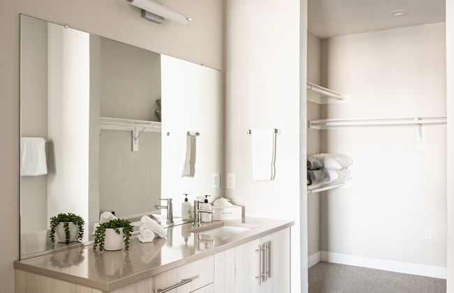 Bright & Breezy | RiNo Art Lofts - Foto 16