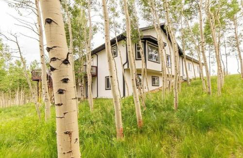 Spacious Ski Chalet W Indoor Hotub & Sep Suite! - Foto 16