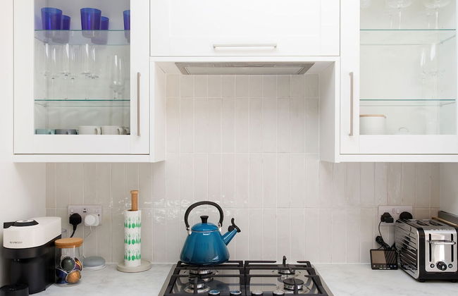 Stylish 2 Bed City Stay - Photo 9