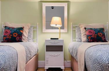 Tranquil Victorian Villa with Hot Tub & Sauna - Foto 34