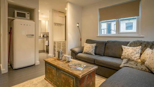 Pine Cabin Overlooking Bedgebury Forest - Photo 2