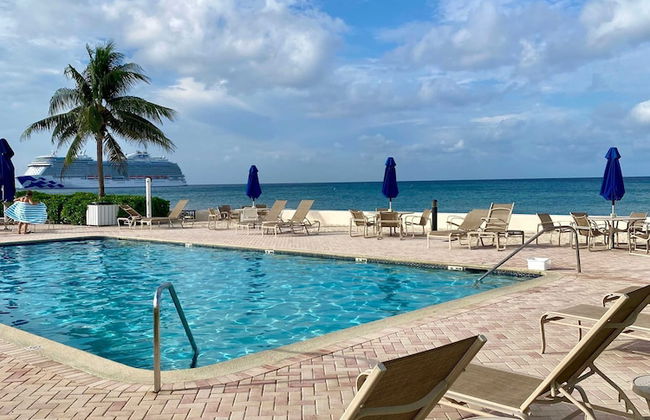 Oceanfront Condo on Seven Mile Beach - Photo 2