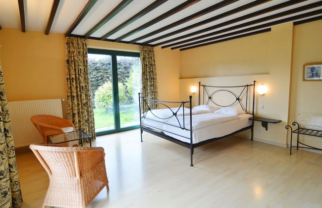 Scenic Villa Near Lake View - Photo 2