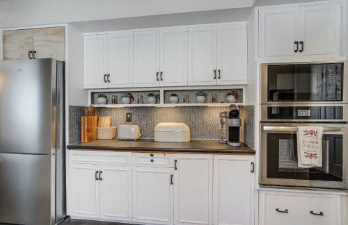 Family Fun on Lake Bemidji! Spacious Home with Yard - Foto 13