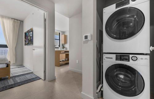 Modern Condo Steps from Bayside & Kaseya Center - Foto 29