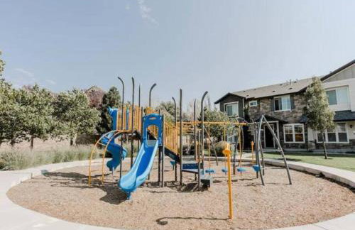 Spacious 2-Story, Pet&Fam Friendly, WFH, Gym&Pool - Foto 16