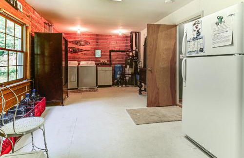 1 Mi to Rangeley Lake Cabin with Wraparound Deck! - Foto 23