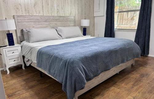 Two Story Pool home - walk to beach - Foto 13