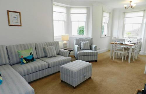 Craegard House - Photo 6