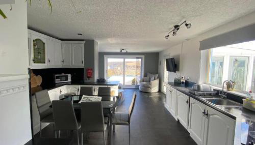 Number Forty Two, Portsoy - A 3 bedroom cottage with sea views - Foto 5