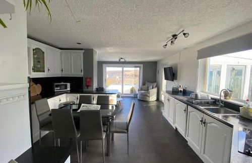 Number Forty Two, Portsoy - A 3 bedroom cottage with sea views - Foto 5