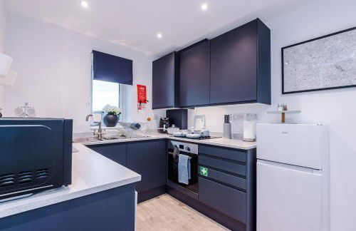 Stunning 3 Story Home, 3 x King Size Beds, Pool Table, Free Parking x2, Ping Pong - Foto 5