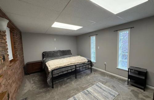 Newly Renovated Gem Fenced Backyard 2 Full Baths - Foto 19