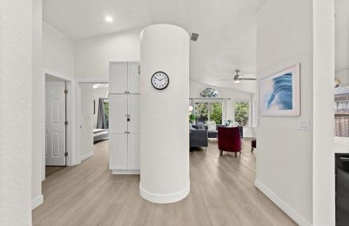 Recently Upgraded House with King Suite, quiet NBHD, Fast Wifi, and Yard - Foto 8