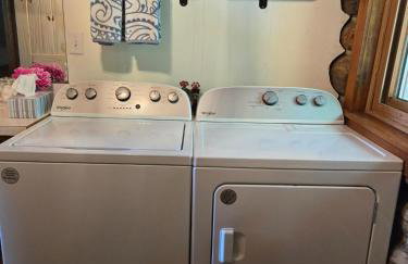 Charming Country Cabin- Cozy, Scenic View, HOT TUB, near CMAC - Foto 17