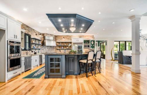 Luxury Mountain Mansion, 7BR, 8 king beds, 10000sf, Views, Pool, Sport Court, Gym, Sauna, Petting Zoo - Foto 43