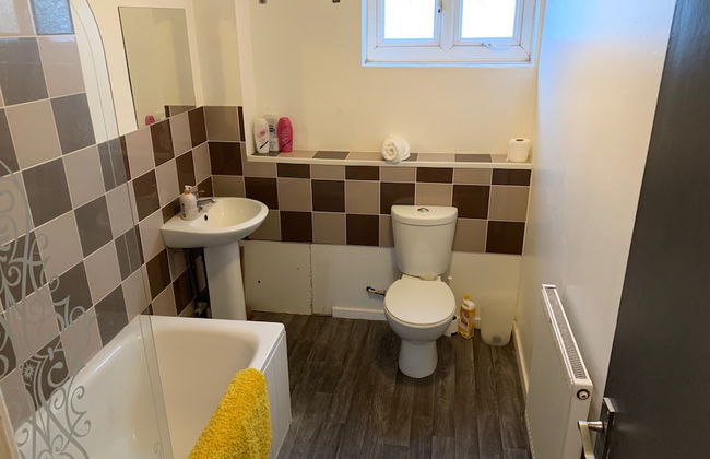 New Cross Mews 4 Bedroom 2 Bathrooms Fast Wifi Parking Sleeps up to 12 - Photo 24