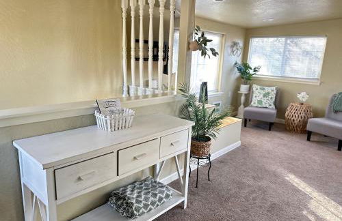 Near Downtown- Kitchen-washerdryer-parking - Foto 6