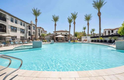 Boulevard Stays Chic 1BR Near Stadium Pool Access Gym & Free Parking - Photo 3