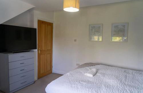 Spacious 15 Guest Home With 9 Beds in Shirley - Photo 30