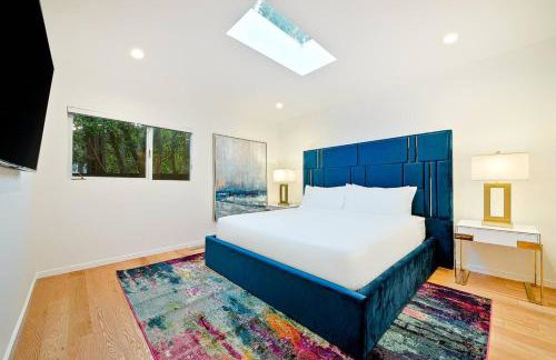 Stunning Modern Estate in BH with Pool, Spa, and Views - Foto 27